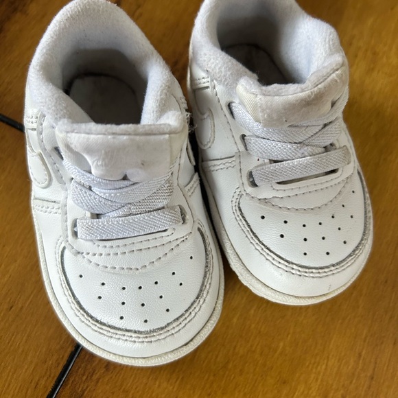 Pre-loved infant white Nike air forces - Picture 4 of 4